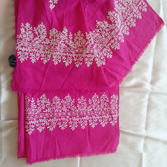 Ann Taylor Accessories - 100% Wool Ann Taylor Scarf